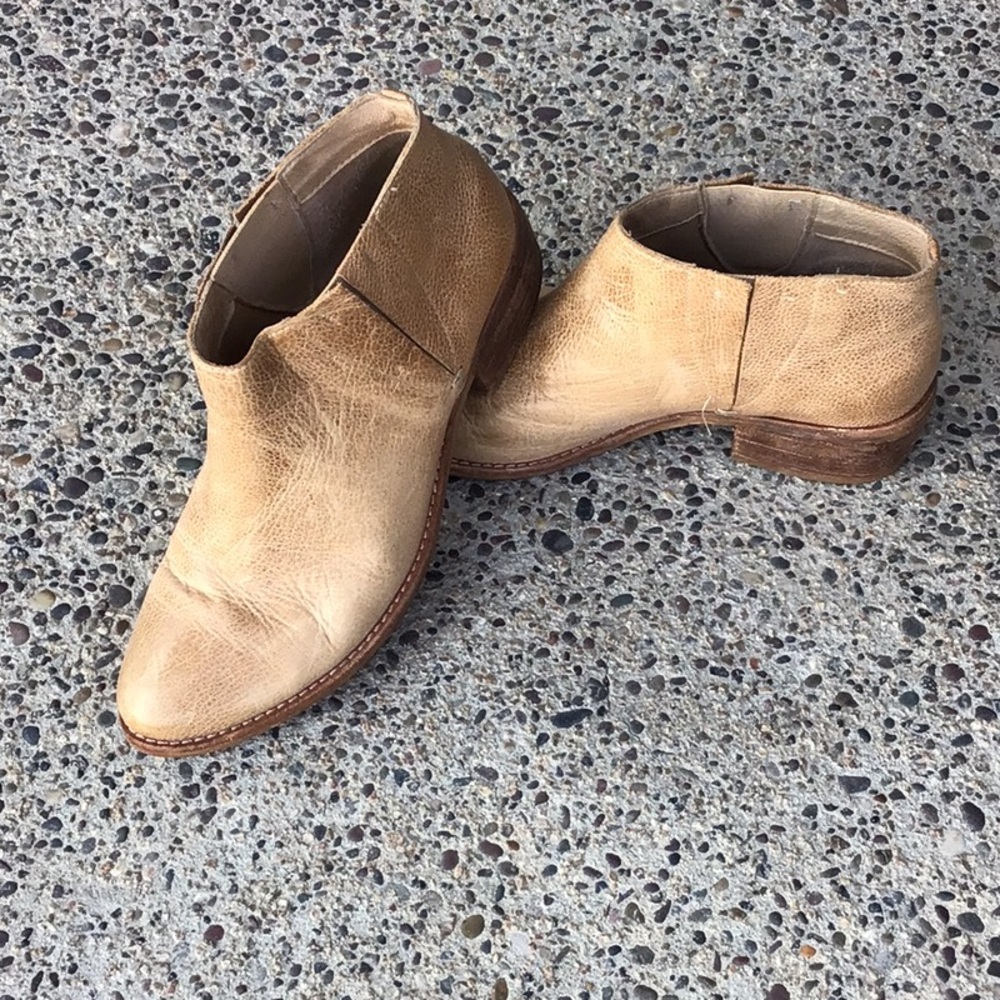 Matisse Distressed Leather Bootie 7.5